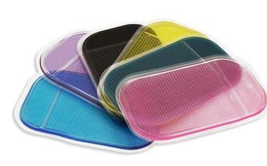 东莞市百兆塑胶制品 专业订做卡通硅胶餐垫与PVC滴胶杯垫，助力品牌形象提升